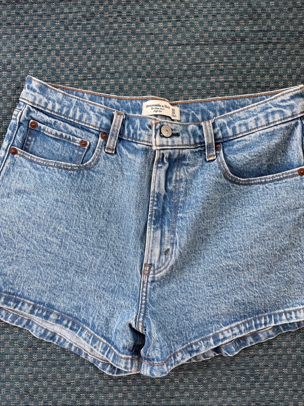 Abercrombie & Fitch Mom Shorts - Picture 2 of 6